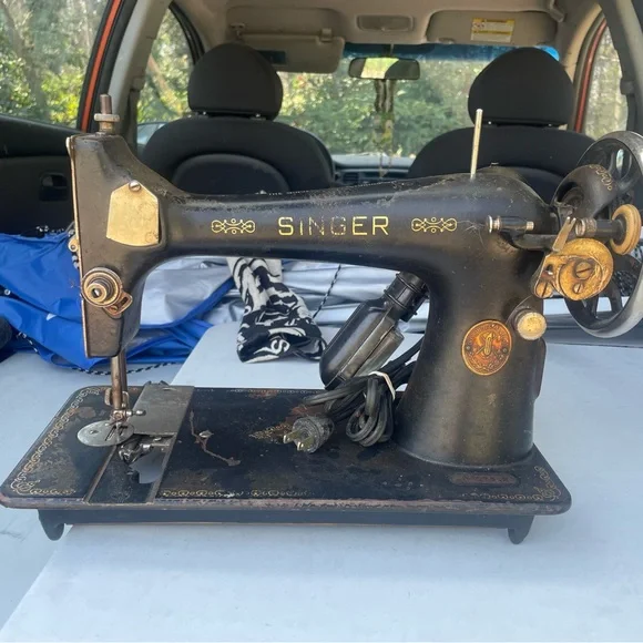 Singer Black Sewing Machine - Picture 2 of 4